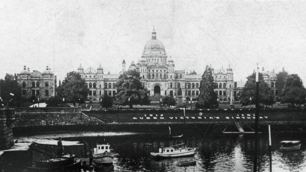canadian parliament building