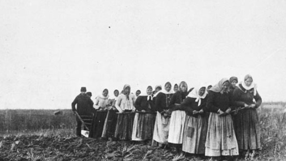doukhobor women