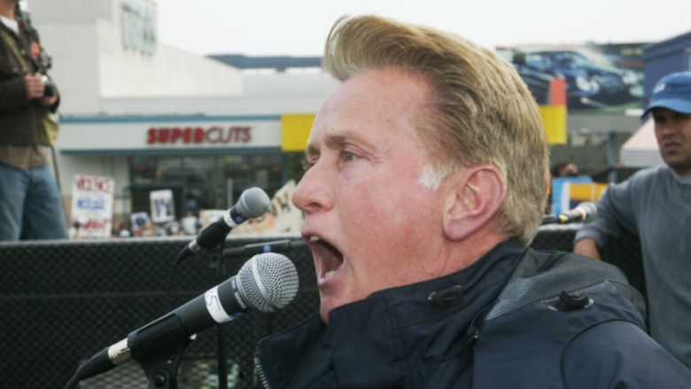 Martin Sheen protesting Iraq war