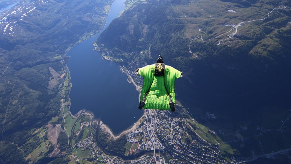 Wingsuit flyer