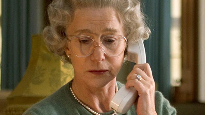 Helen Mirren's Elizabeth II answers the phone