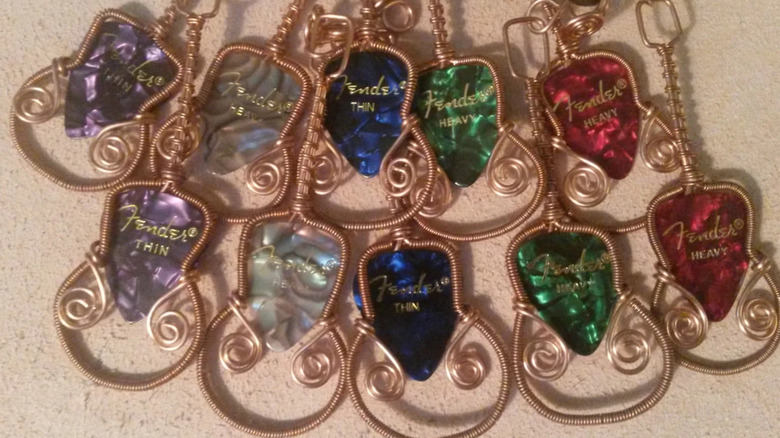 Wire guitar pick holders shaped like little guitars