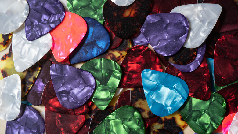 A pile of guitar picks