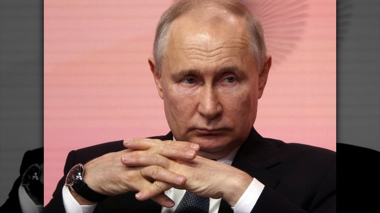 Vladimir Puting interlocking fingers