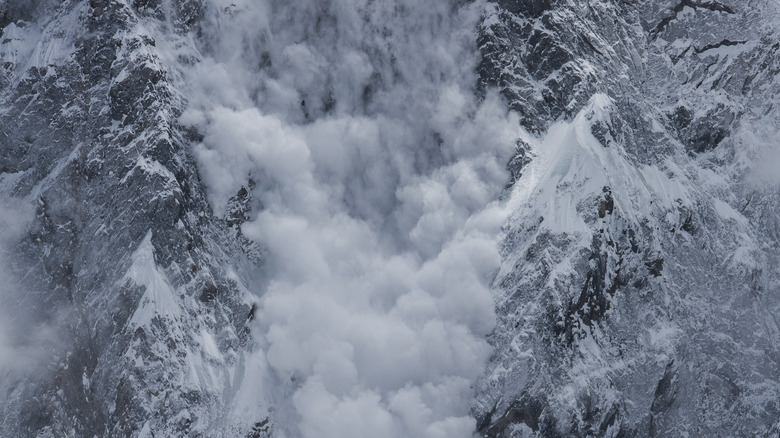 an avalanche in Pakistan