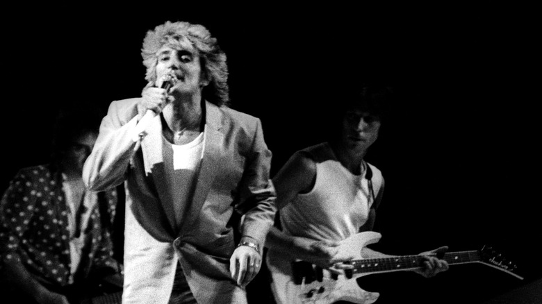 Rod Stewart sings Jeff Beck plays