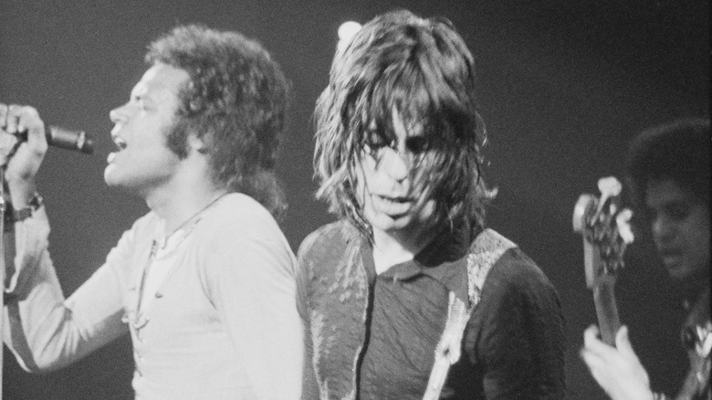 The Jeff Beck Group performs