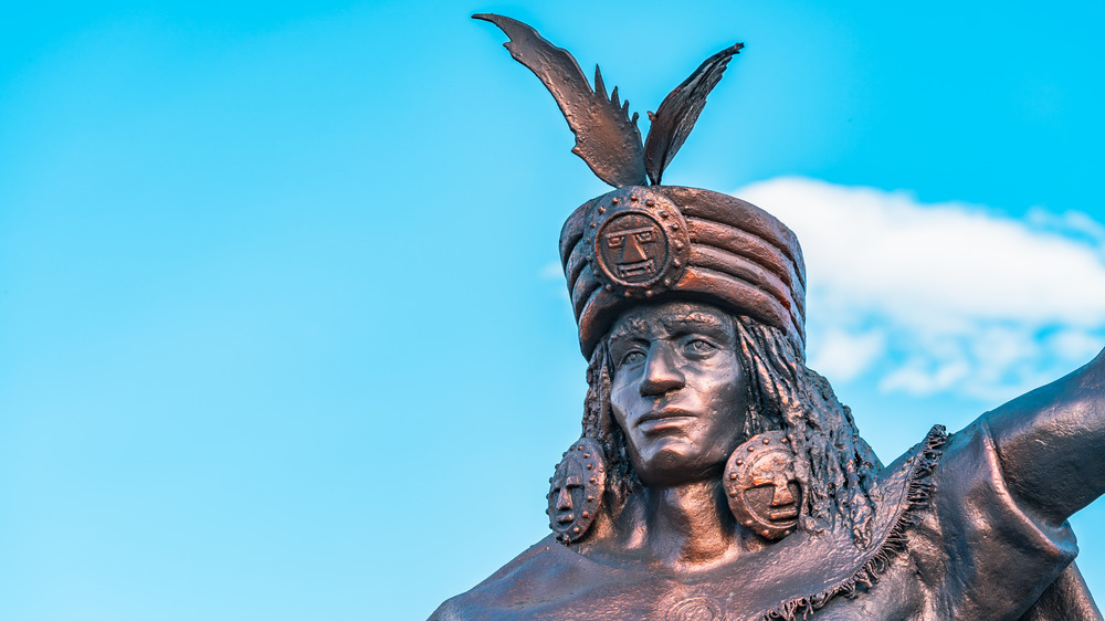 Statue of Atahuelpa in Peru