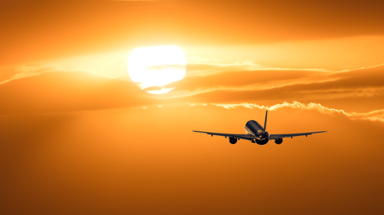 A generic pic of a plane in flight.