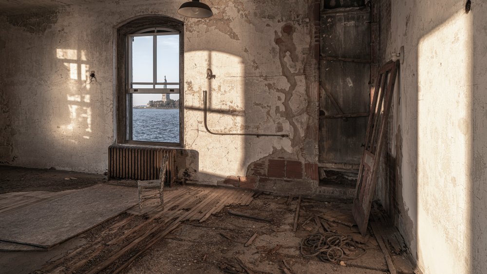 ellis island hospital room