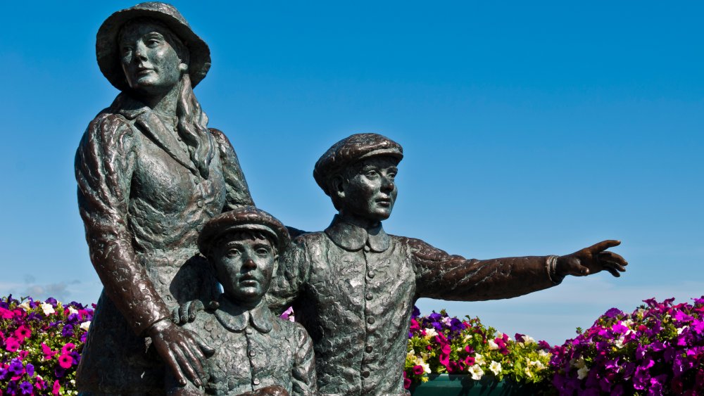 annie moore statue