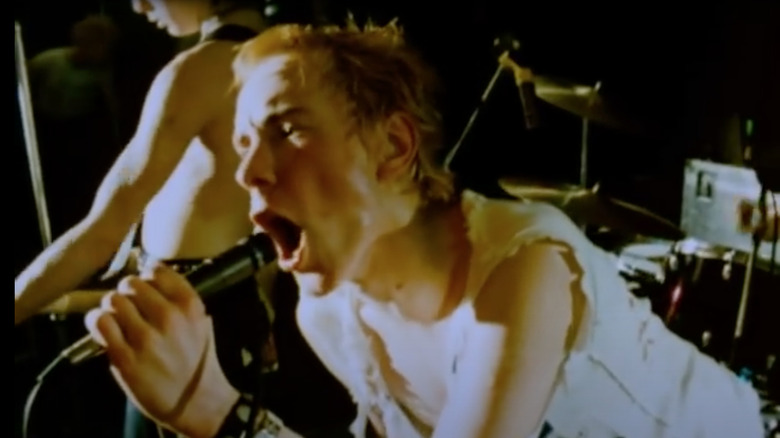Sid Vicious singing