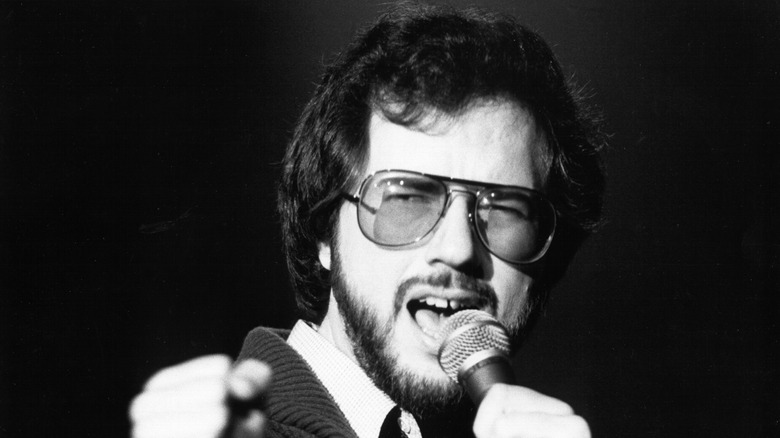 Rupert Holmes performing on stage