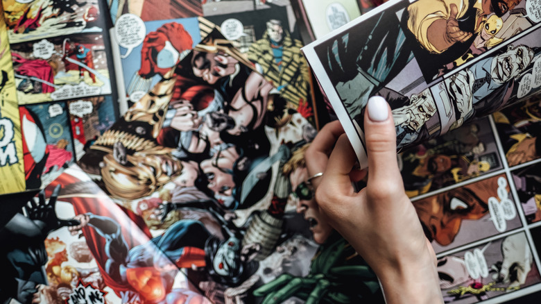 hand reading comics