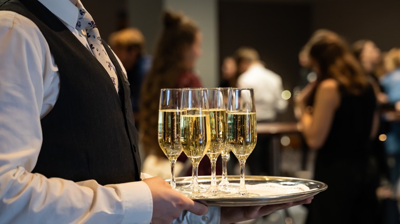 waiter champagne