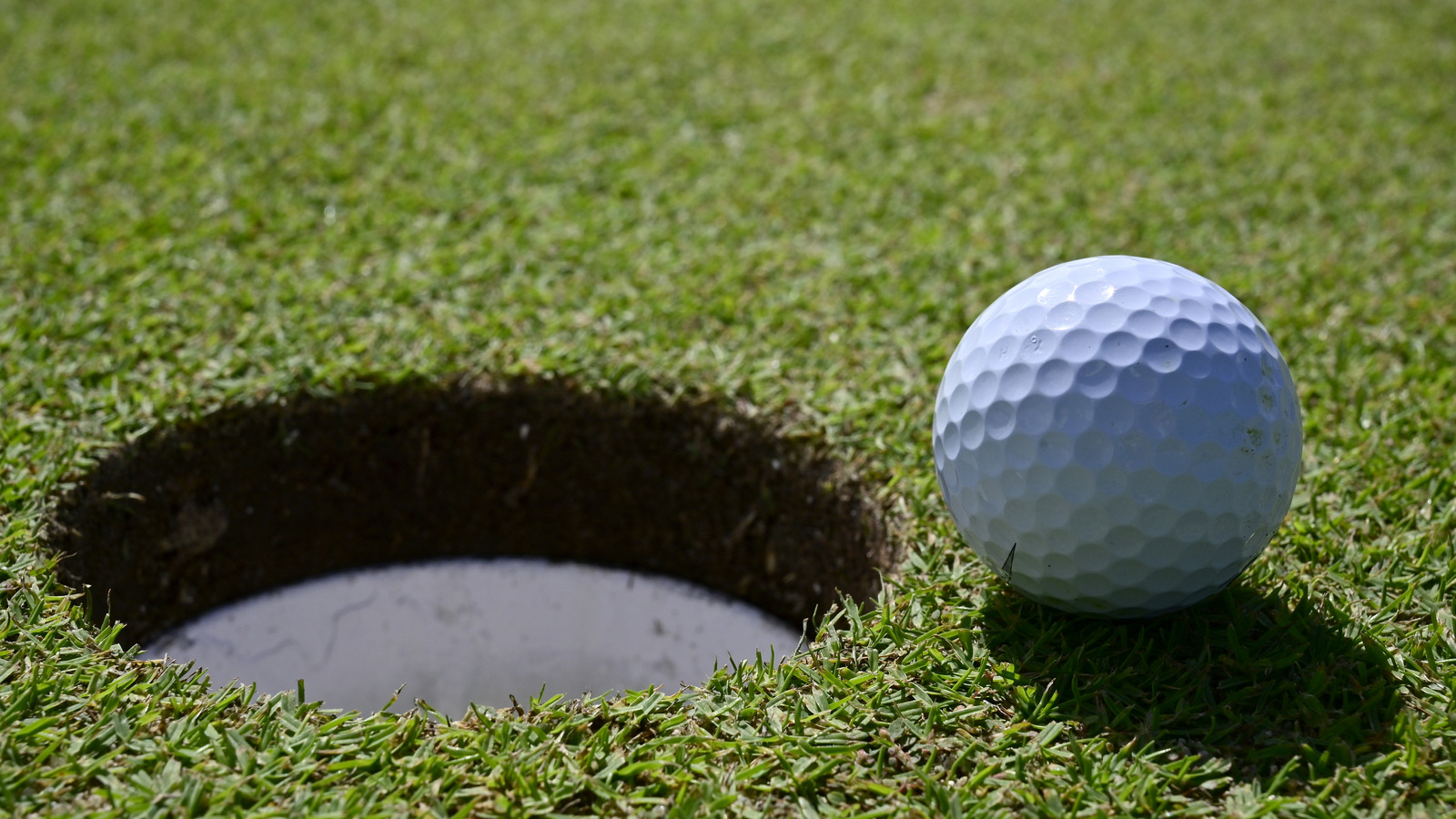 The Bizarre Truth Behind The World's Most Dangerous Golf Course