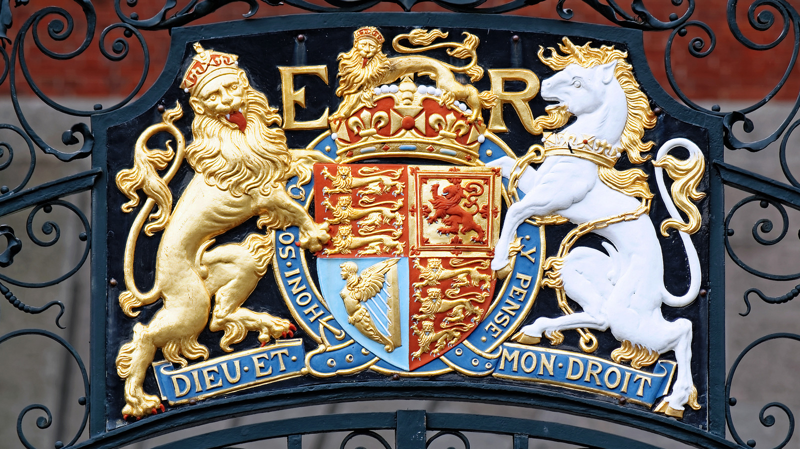english royal coat of arms