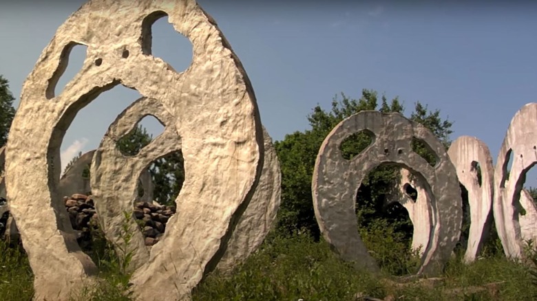 Screaming head sculptures