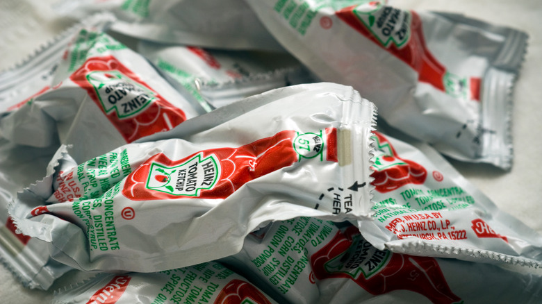 ketchup packets