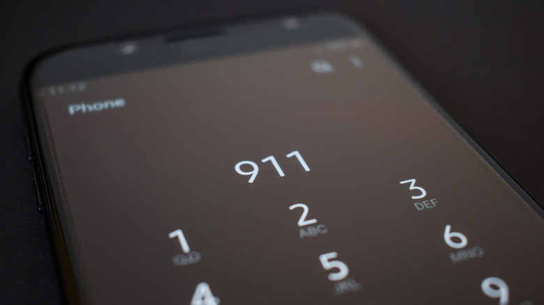 911 call on mobile phone