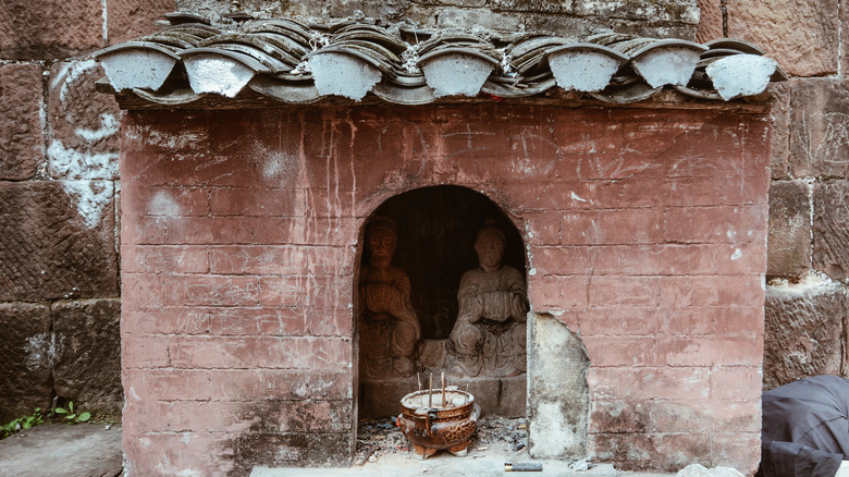 brick tudi altar