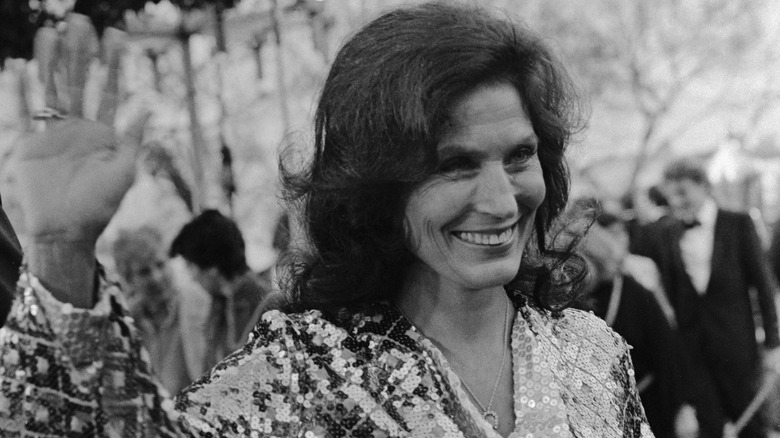 Loretta Lynn smiles and waves