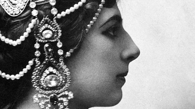 Mata Hari in profile, 1910