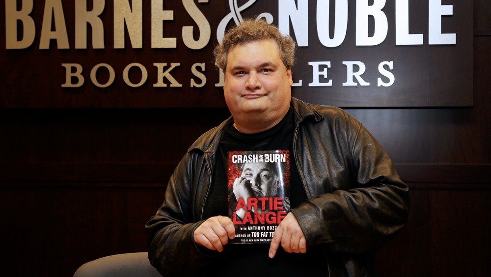 Comedian Artie Lang appears at a Barnes & Noble book store