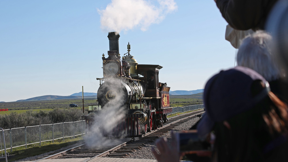 a model of the Jupiter train 