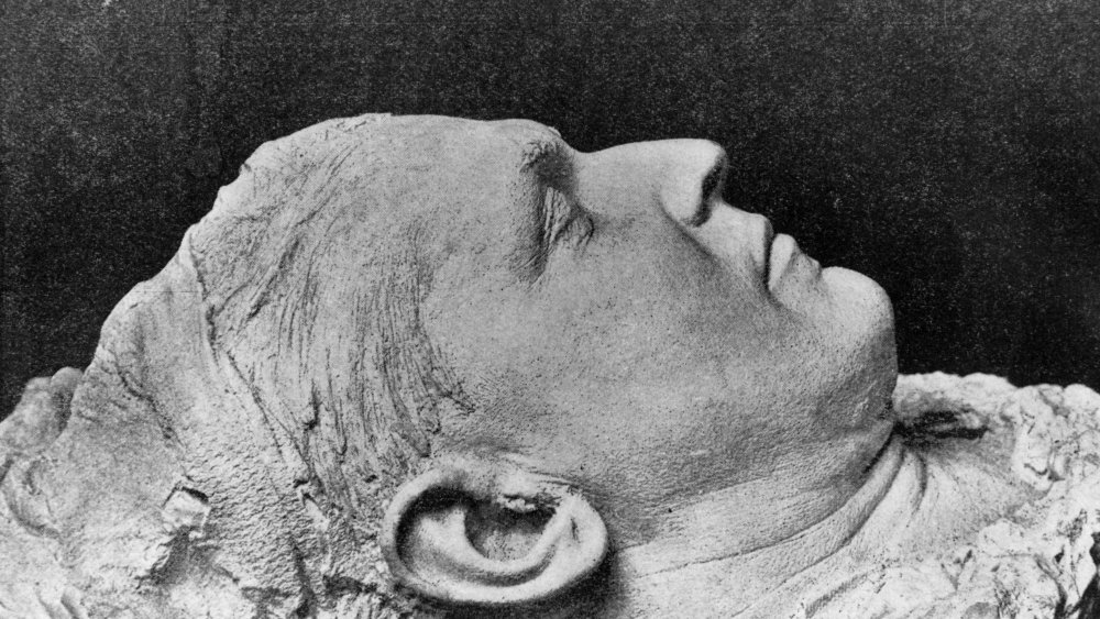 Death mask of Sinn Fein