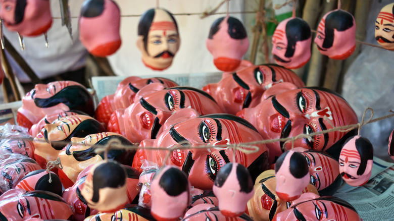 souvenir heads 