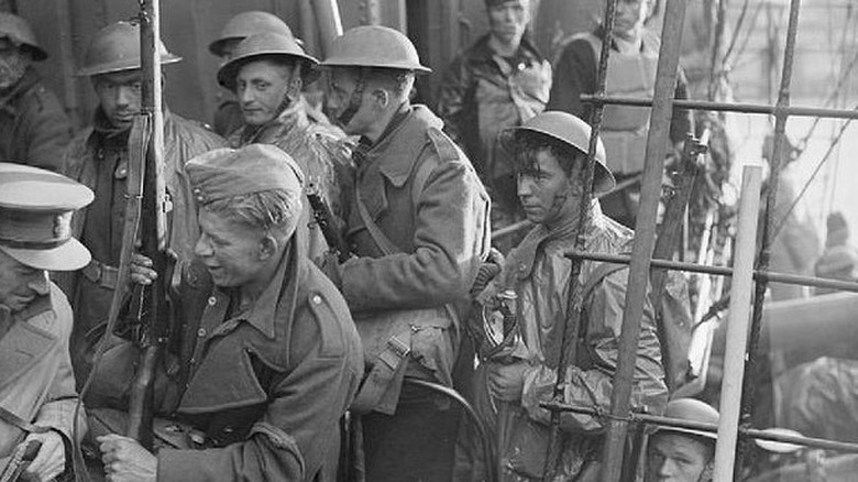 Soldiers at Dunkirk evacuation