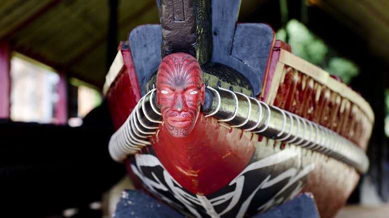 Māori boat carving