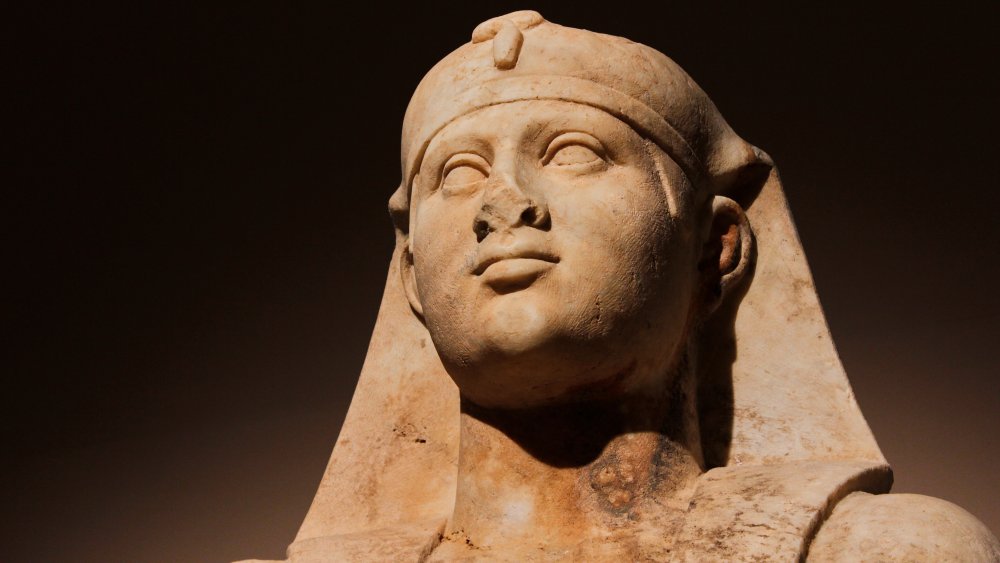 Osiris statue
