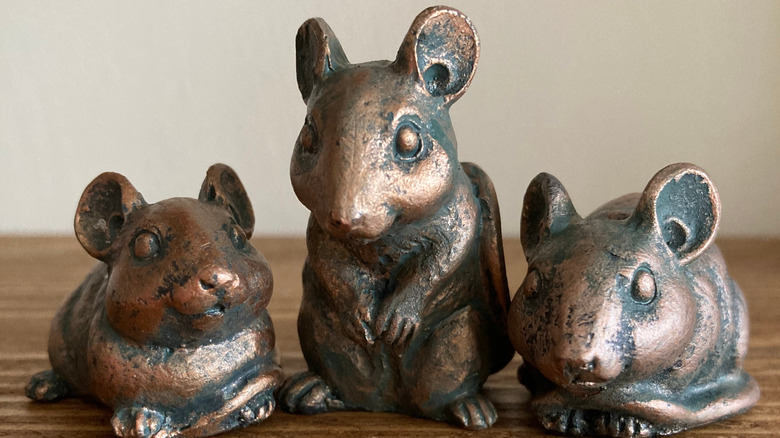 three mice figures