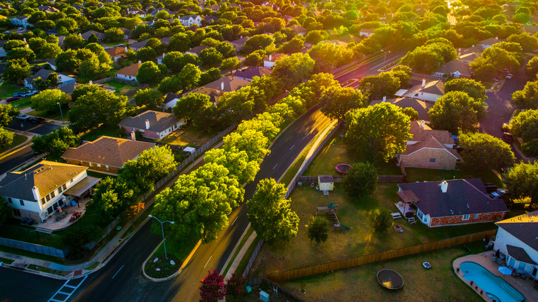 Photo of a suburban neighborhood