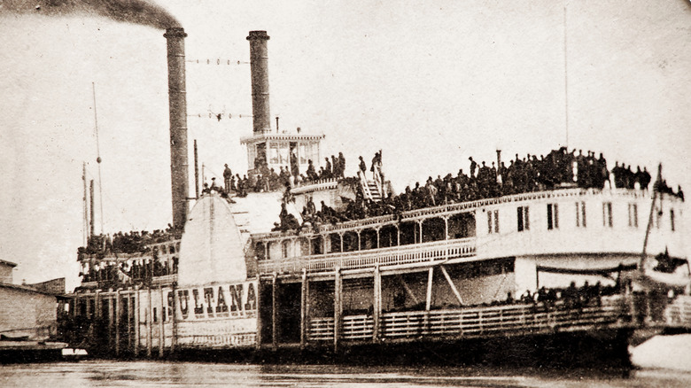 ss sultana carrying passengers