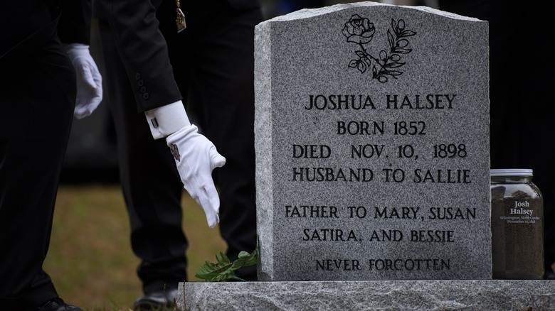 Gravestone Wilmington massacre victim