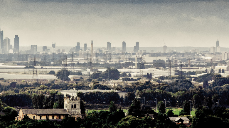London skyline covered in smog