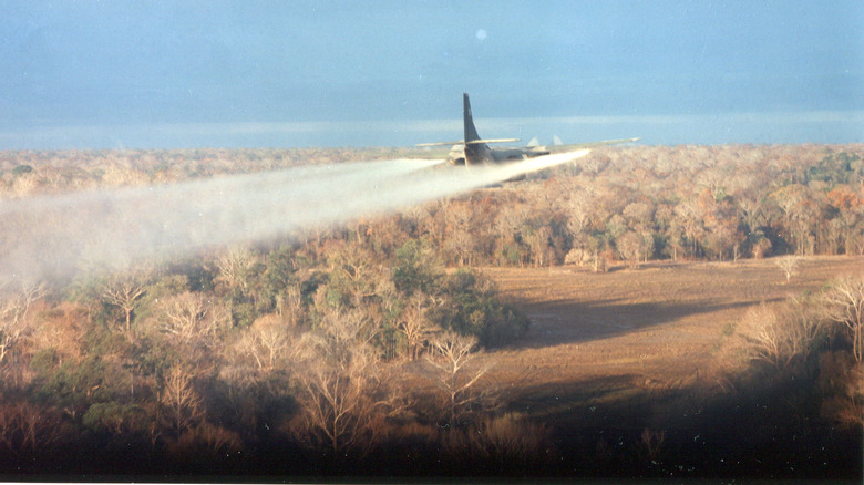 spraying forests in vietnam