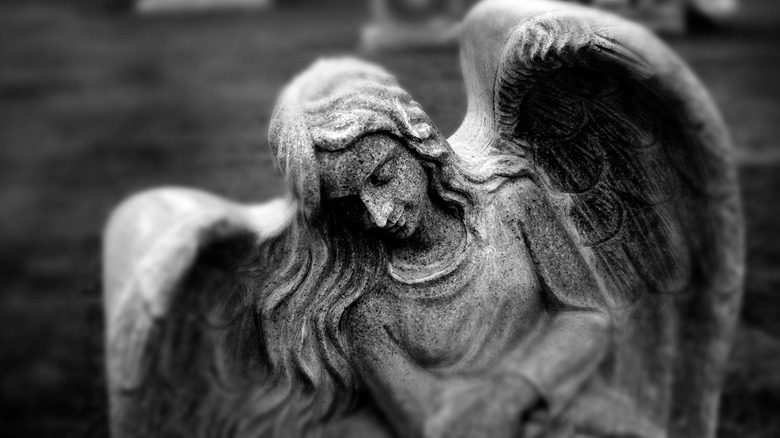 gravestone with angel 