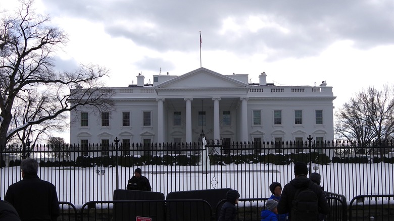 A snowy day, the White House
