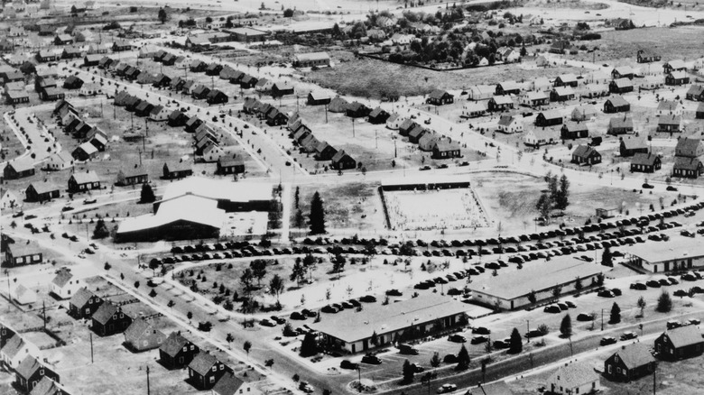 Aerial view of houses laid out in Levittown, NY circa 1950