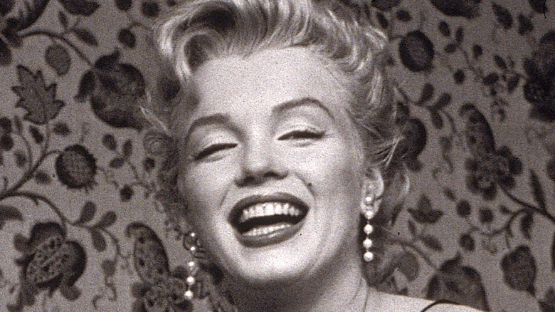 Marilyn Monro laughing