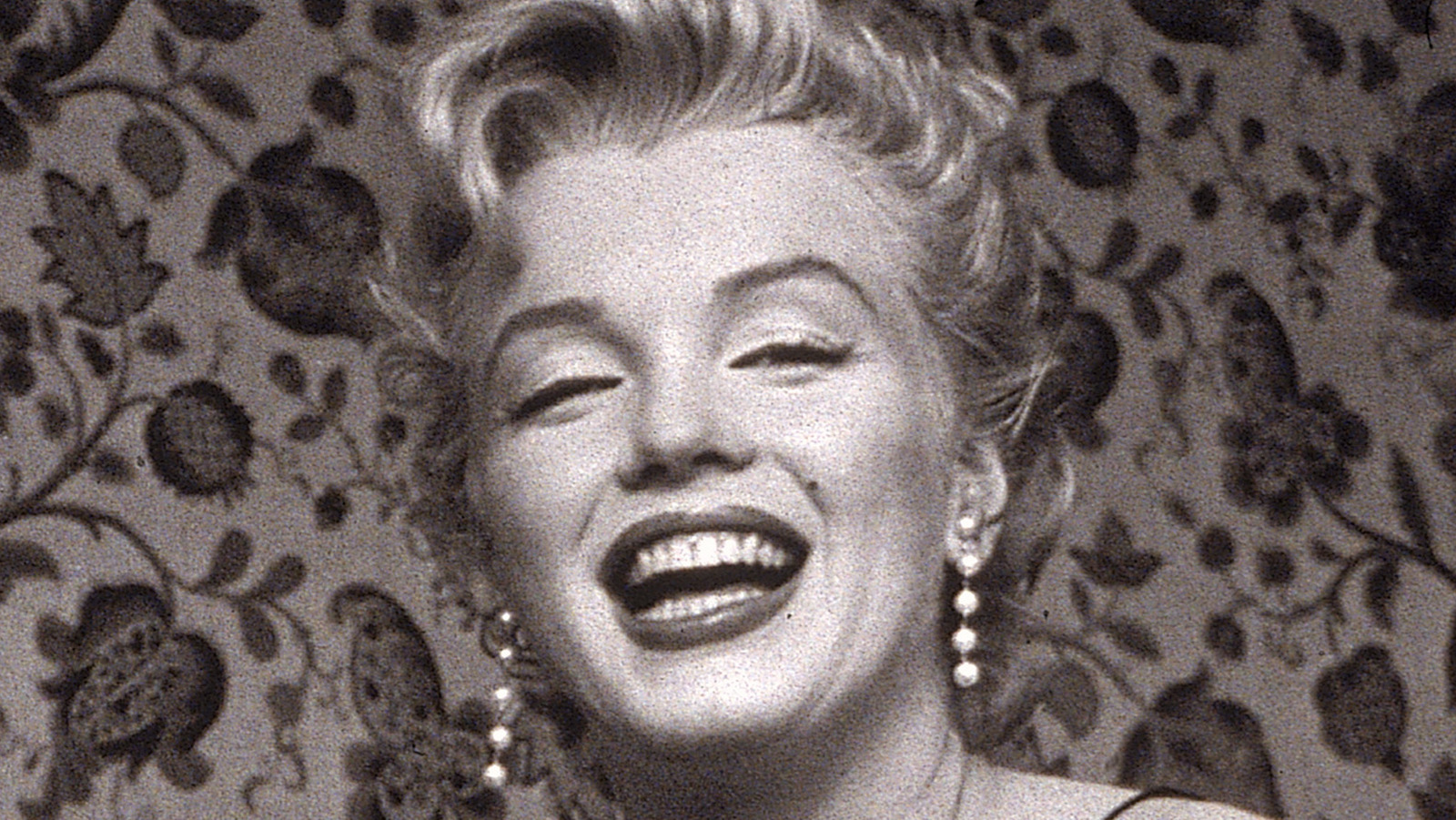Resultado de imagem para Marilyn Monroe Casket  Marilyn monroe, Marilyn  monroe white dress, Marilyn