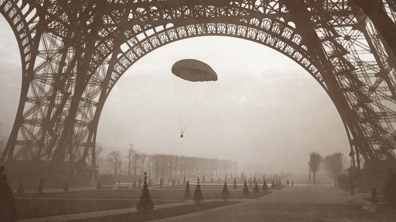 parachute demonstration at the eiffel tower