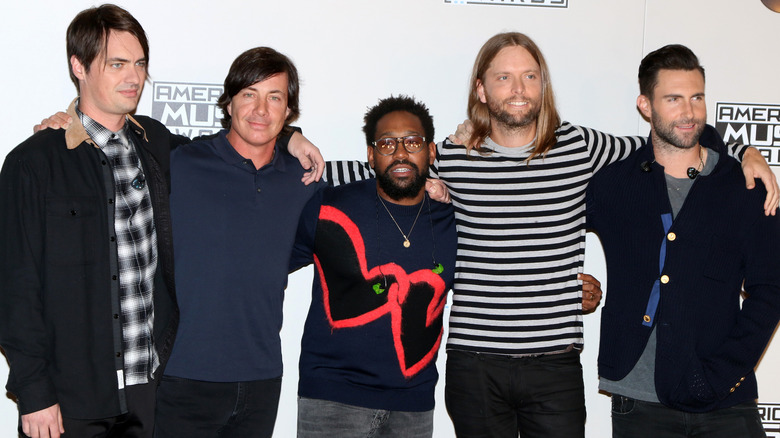 Maroon 5 arms around each other