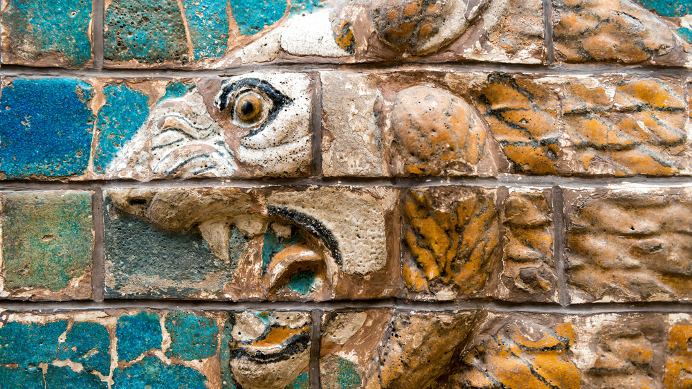 Ancient Babylonian lion sculpture 