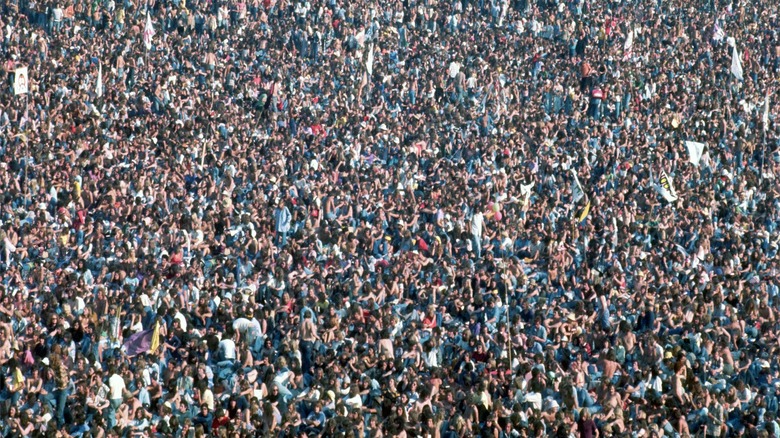 Giant mob of concert-goers