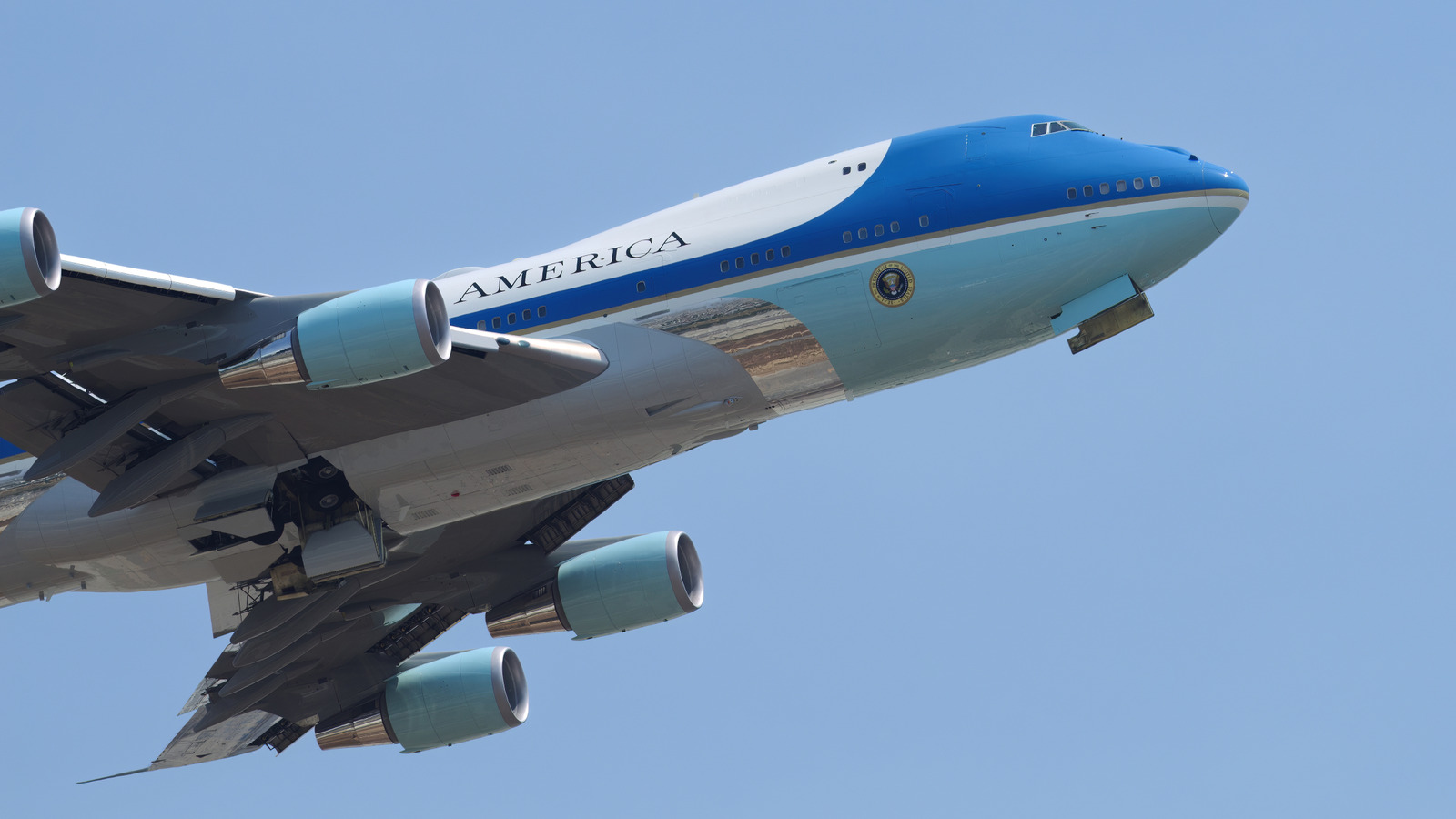 The Eye-Watering Amount Donald Trump's Air Force One Costs Per Hour